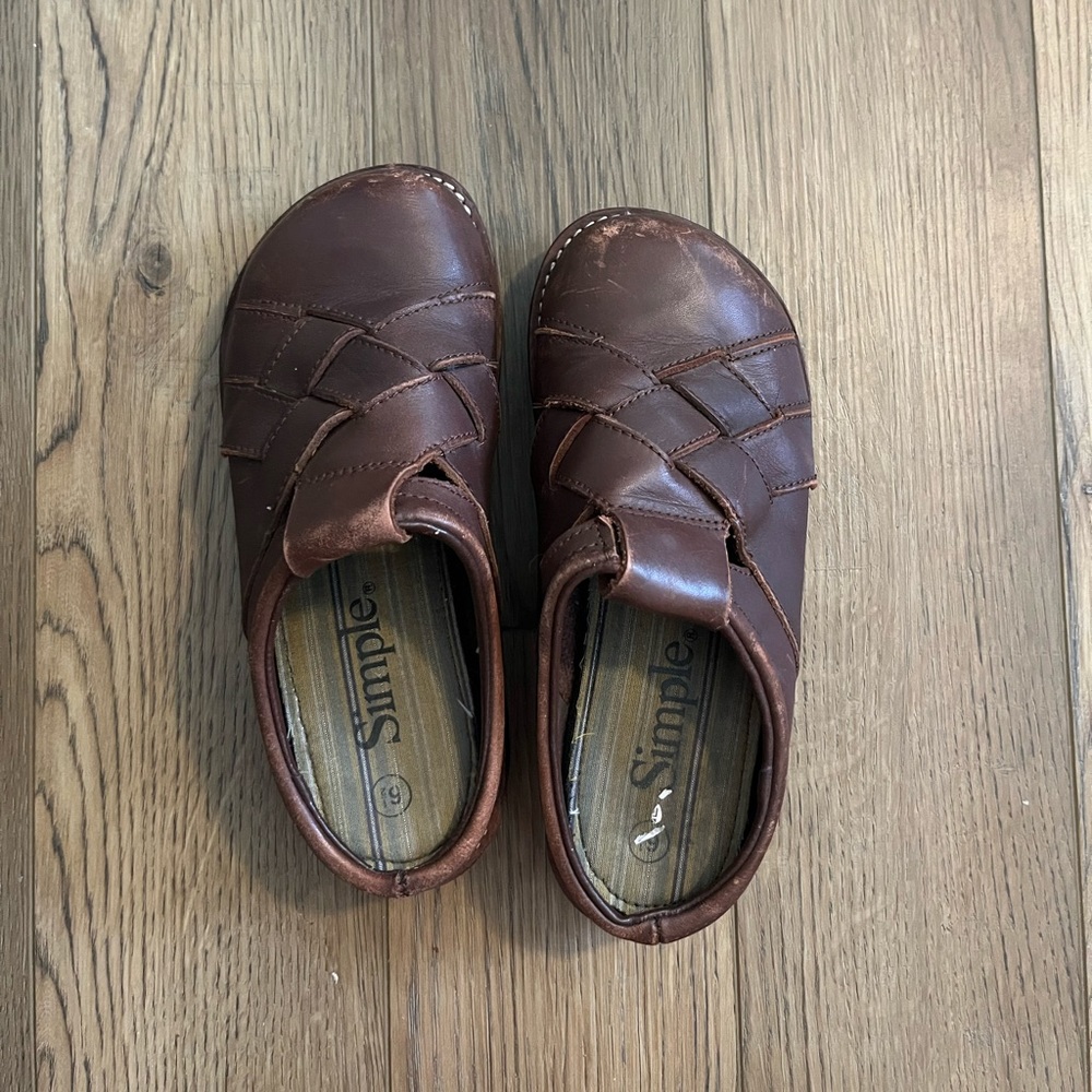 Simple Clogs